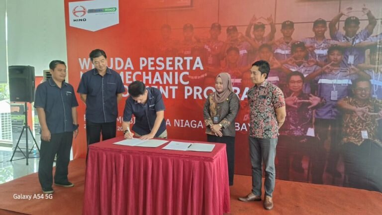 WISUDA NEW MECHANIC DEVELOPMENT PROGRAM PT. HINO MOTORS SALES INDONESIA (2)